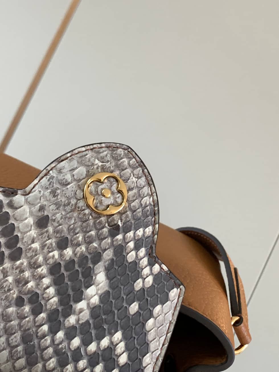 L0vis Vvtt0n Capucines Mini N80931 Replica Shoulder Bag