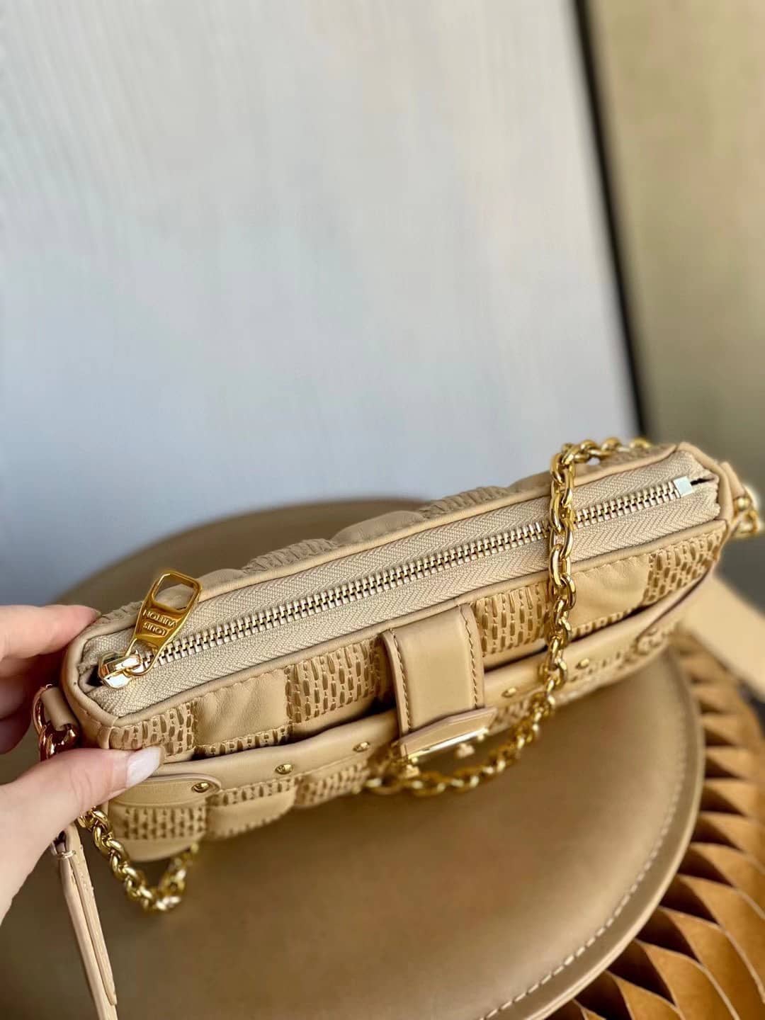 L0vis Vvtt0n Pochette Troca Beige M59048 Replica Crossbody Bag