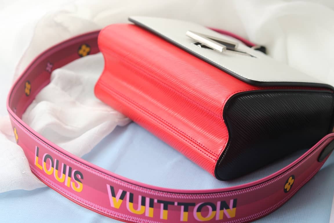 L0vis Vvtt0n Textured Epi Leather Twist Series Bag White