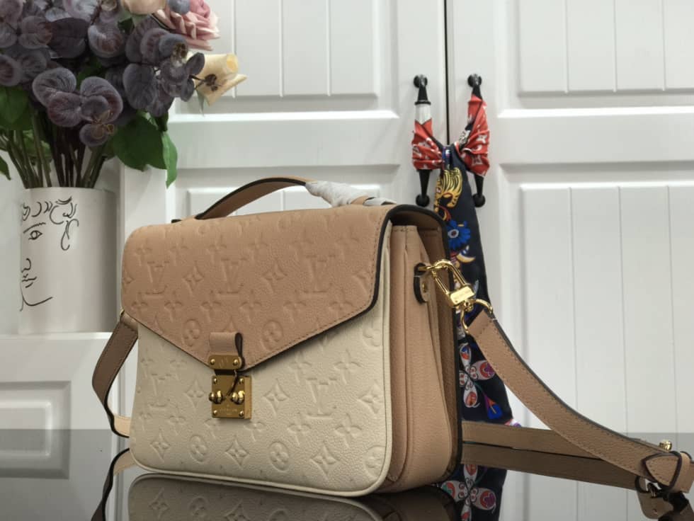 Best Replica L0vis Vvtt0n Pochette Metis Marine Leather M44071 Replica Shoulder Bag(ColaReps)