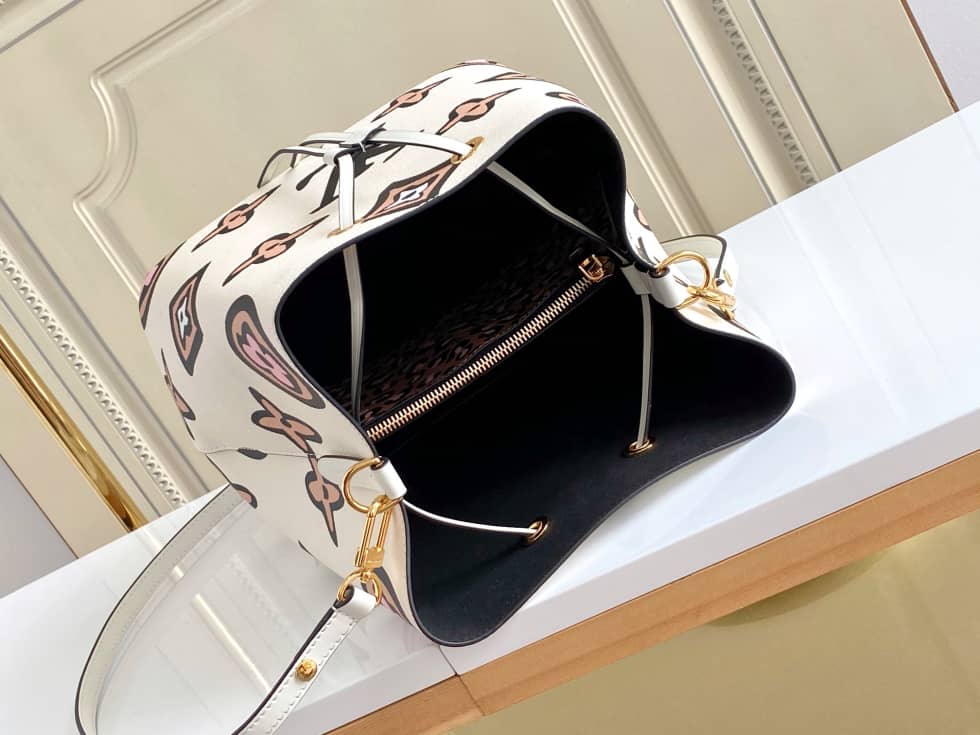 L0vis Vvtt0n NeoNoe Monogram Giant Jungle White M44679 Replica Bucket Bag