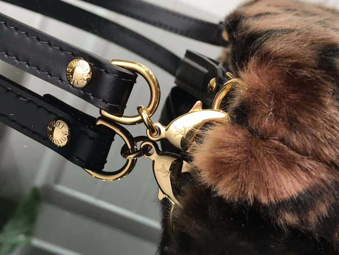 L0vis Vvtt0n Mink Monogram Vision Milla PM Replica Pochette