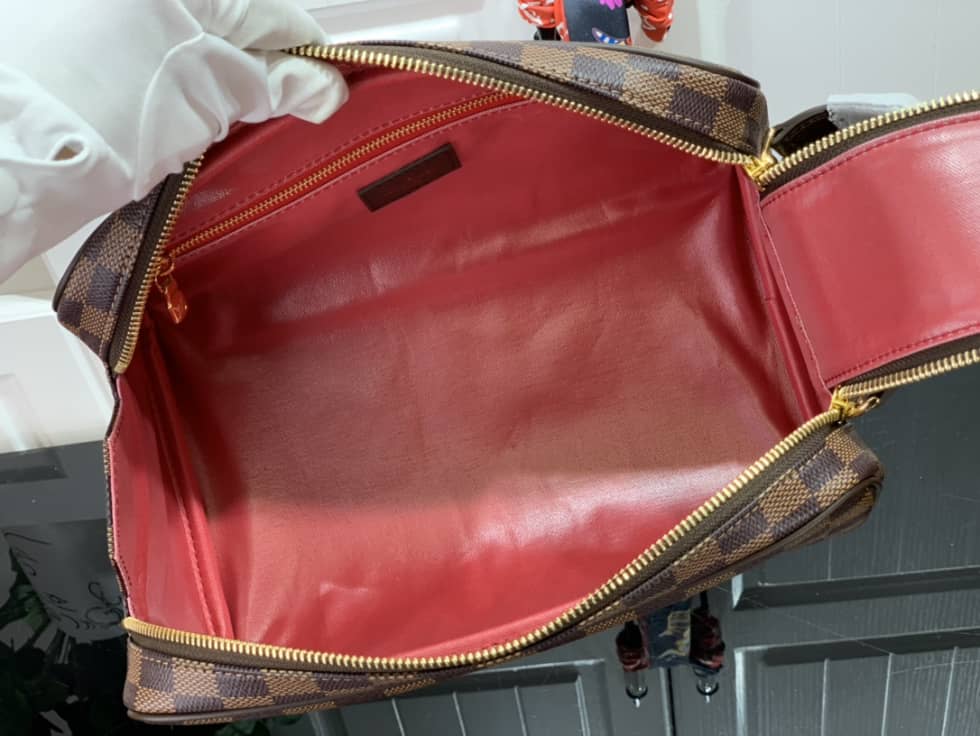 L0vis Vvtt0n Dopp Kit Toilet Pouch Monogram Canvas M44494 Replica