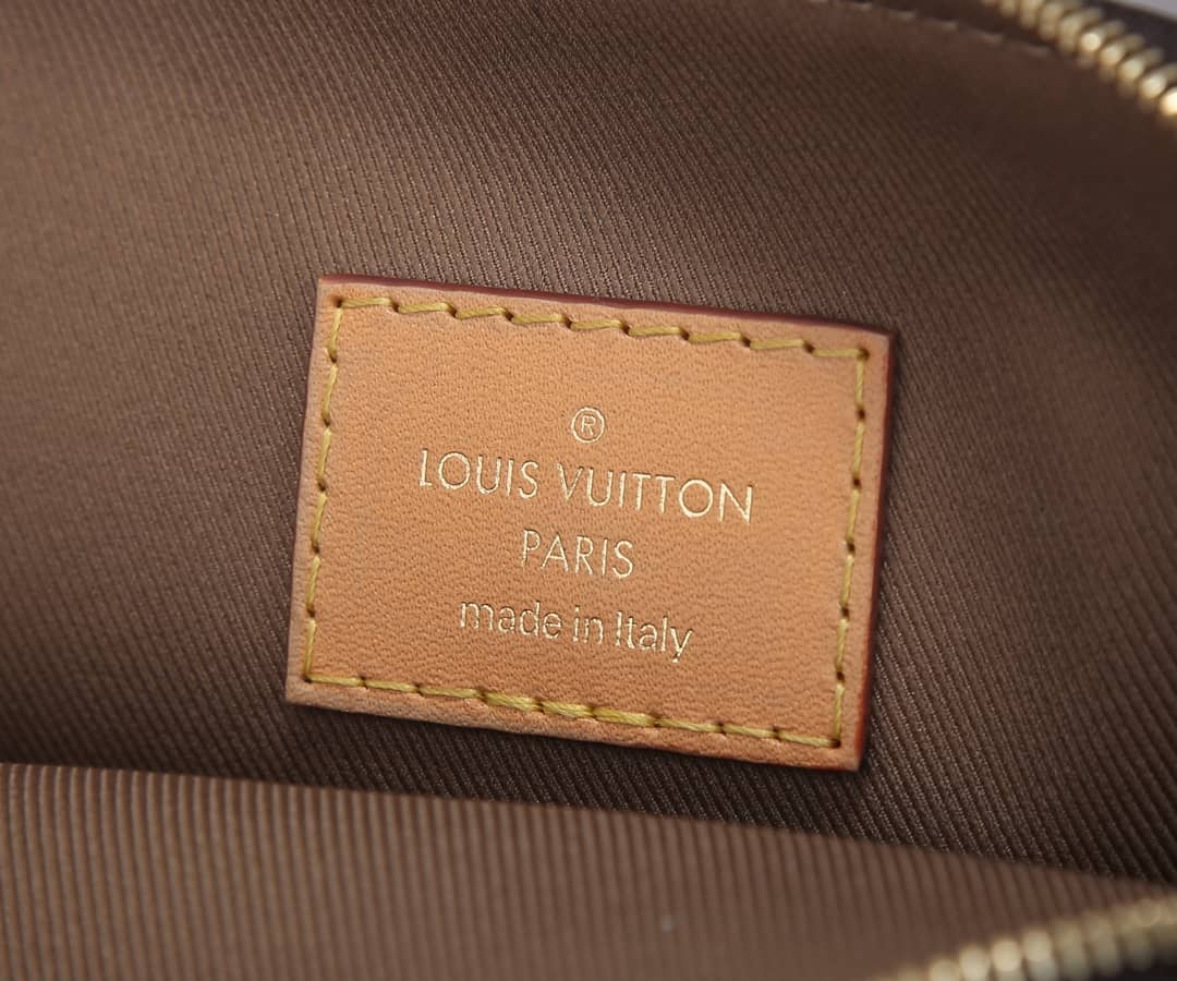 L0vis Vvtt0n Utility Phone Sleeve Chain Shoulder Bag Replica M80746