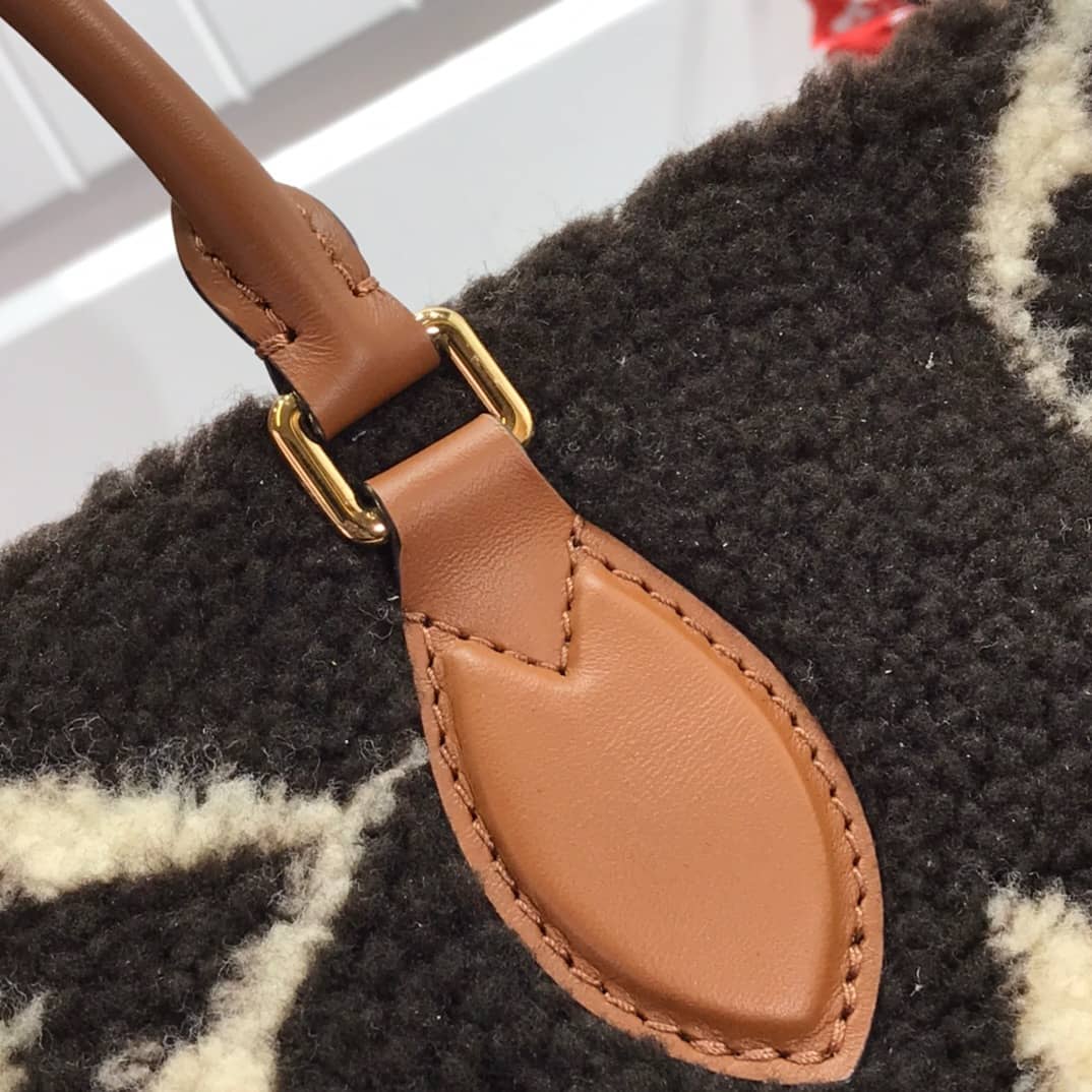 L0vis Vvtt0n Onthego Teddy Shearling Limited GM Tote Replica Black M55421