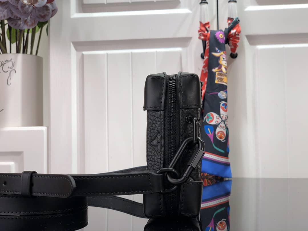 L0vis Vvtt0n Soft Trunk Replica Wallet Black M30697