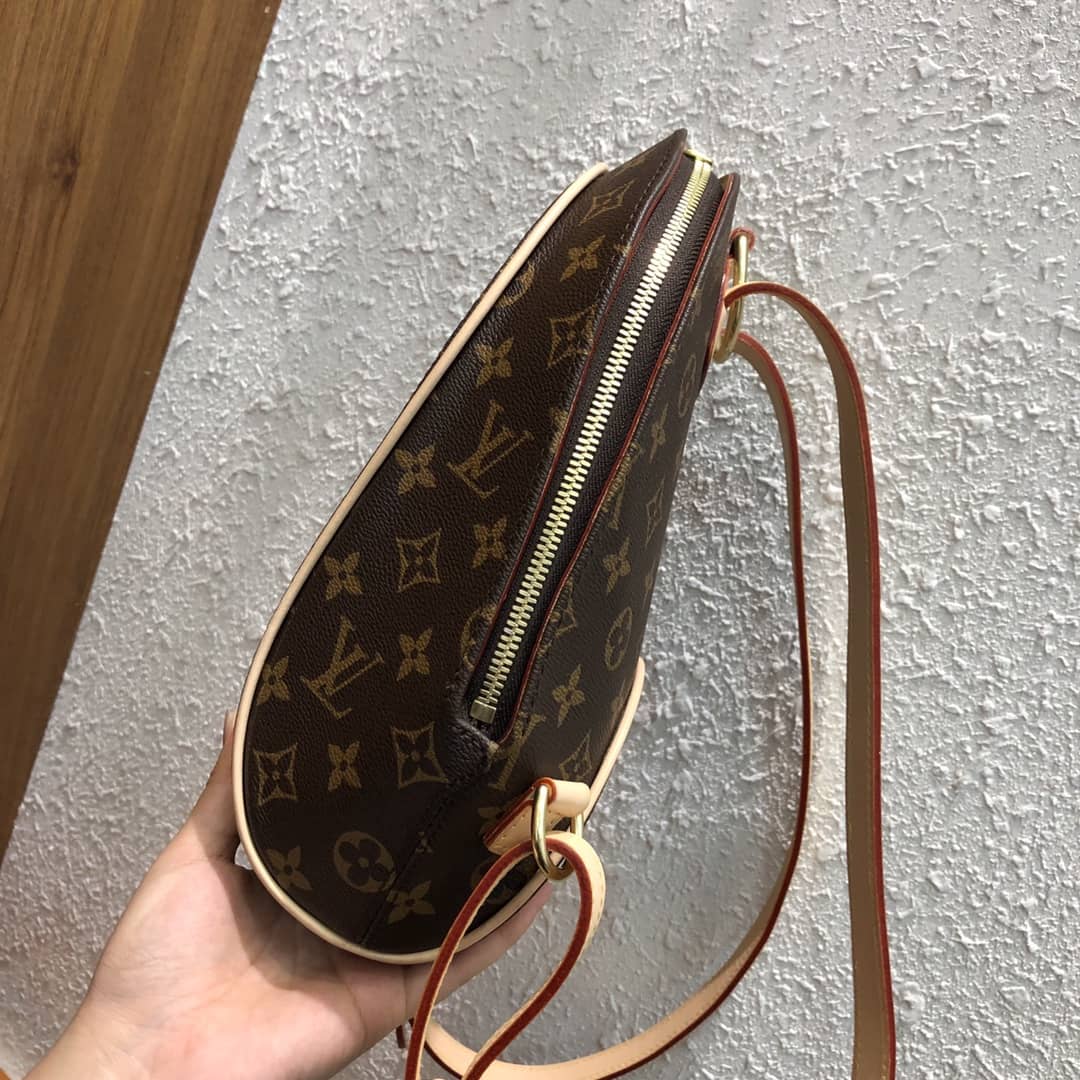 L0vis Vvtt0n Ellipse Monogram Canvas Backpack