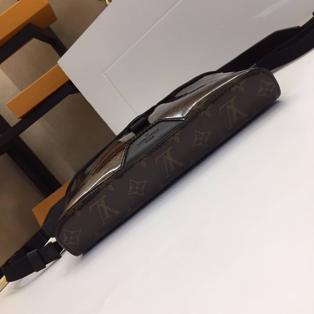 L0vis Vvtt0n PM Monogram Glaze Messenger Bag Replica M43895