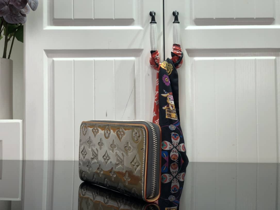 L0vis Vvtt0n Monogram Mirror Zippy Wallet Replica M80808