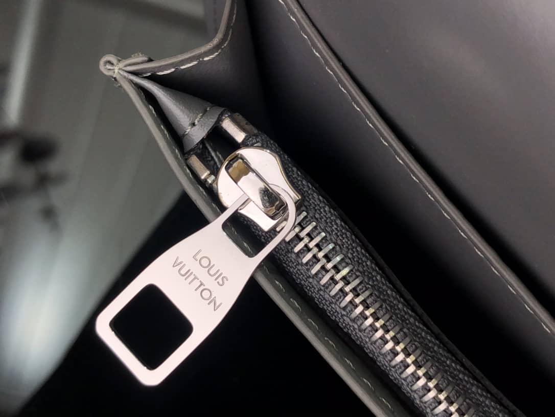 L0vis Vvtt0n Long Mirror Slender Pocket Organizer Wallet Replica M80807