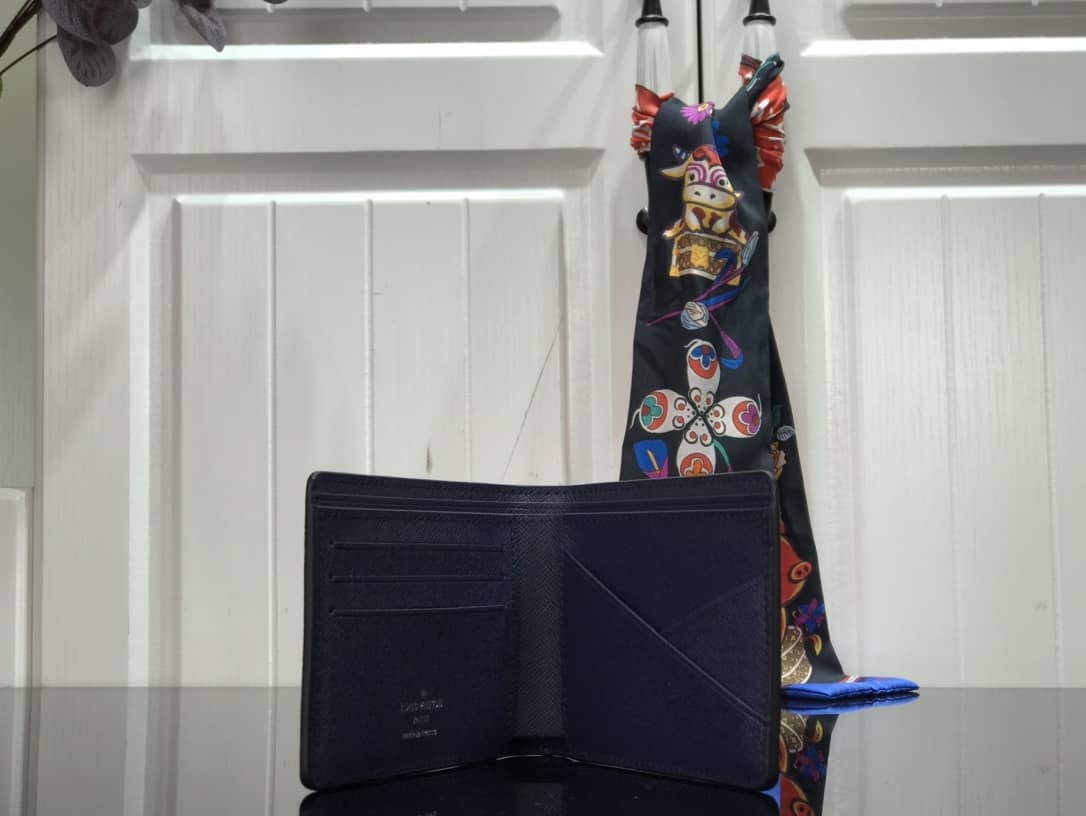 L0vis Vvtt0n Epi Damier Graphite Multiple Replica Wallet Blue M69538