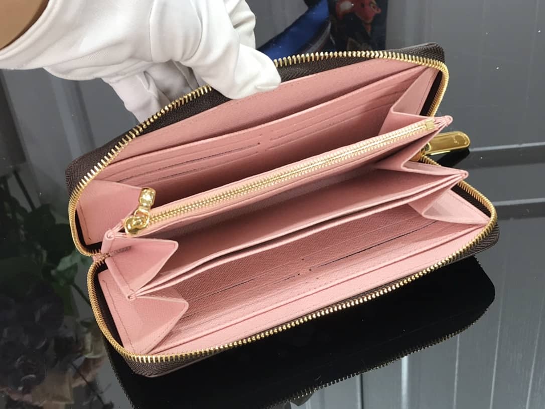 L0vis Vvtt0n Monogram Zippy Wallet Christmas Animation 2020 Replica M69753