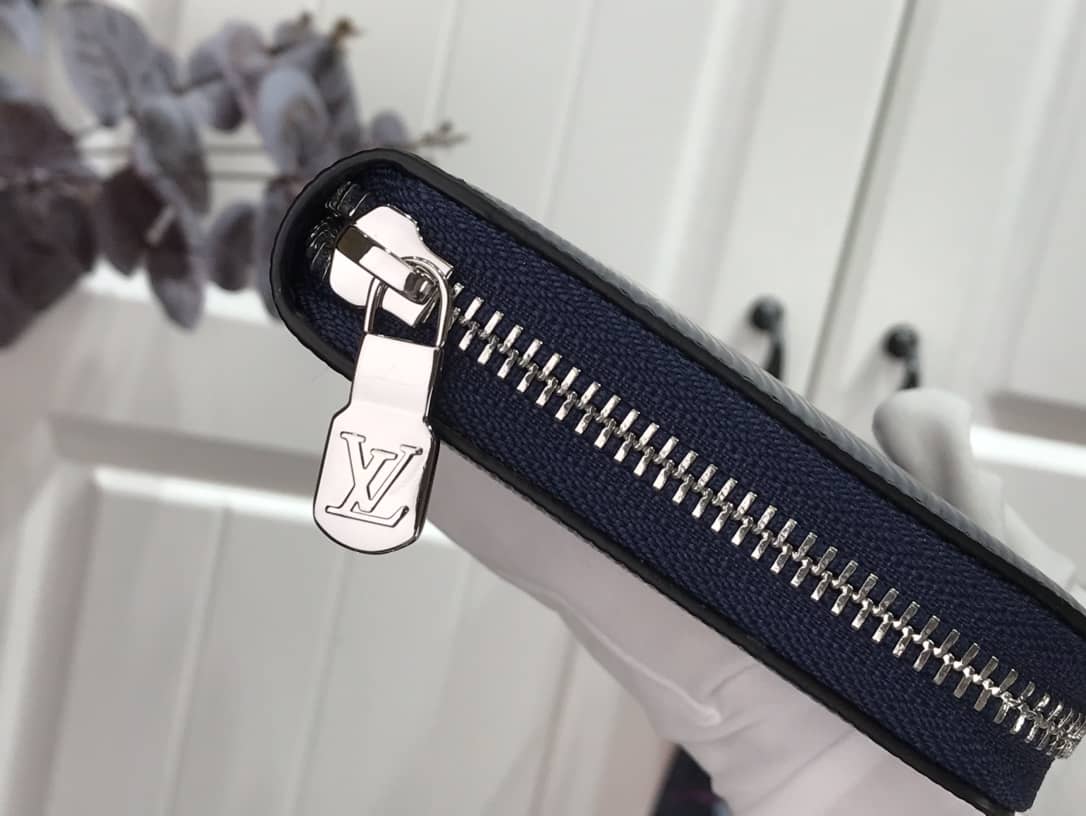 L0vis Vvtt0n Replica Long Zipper Wallet Classic Monogram Pattern Red M56829