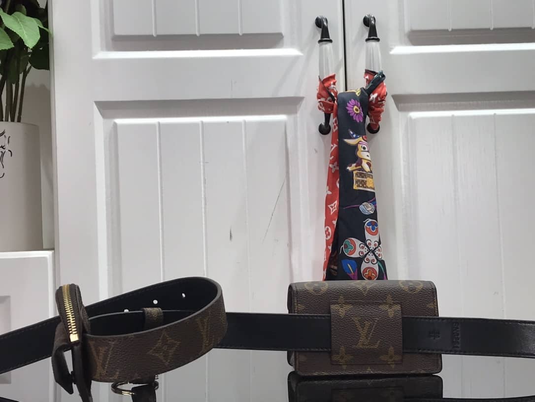 L0vis Vvtt0n Escale Daily Multi Pocket 30mm Belt Yellow Replica M0253Y