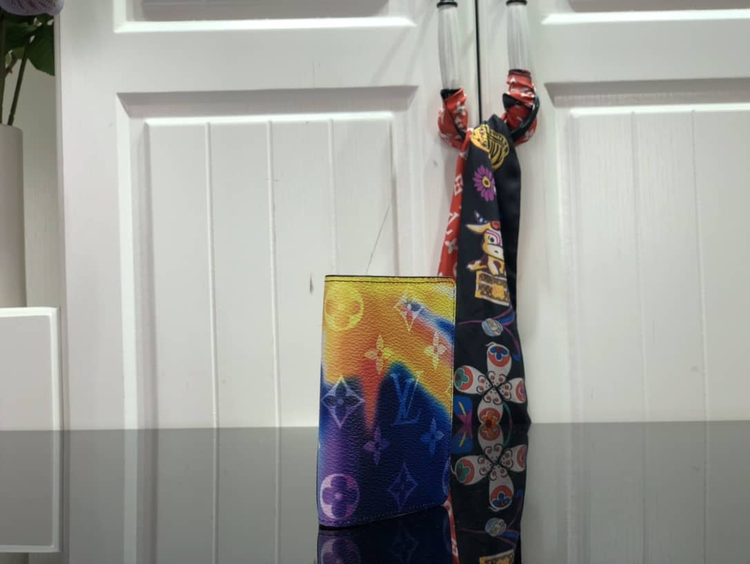 Fake L0vis Vvtt0n Fashion Wallet On Sale