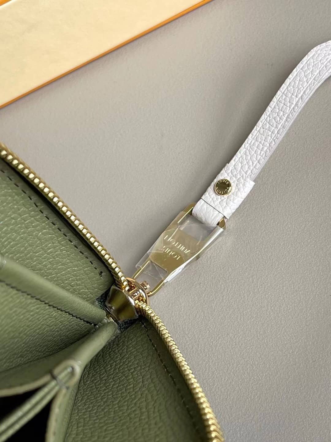 L0vis Vvtt0n Monogram Empreinte Beige M81280 Replica Wallet