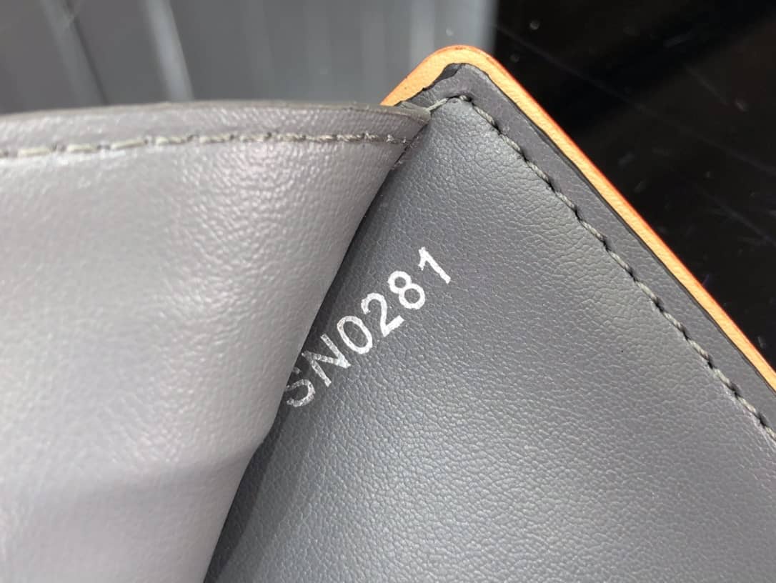 L0vis Vvtt0n Mirror Slender Pocket Organizer Wallet Replica M80805