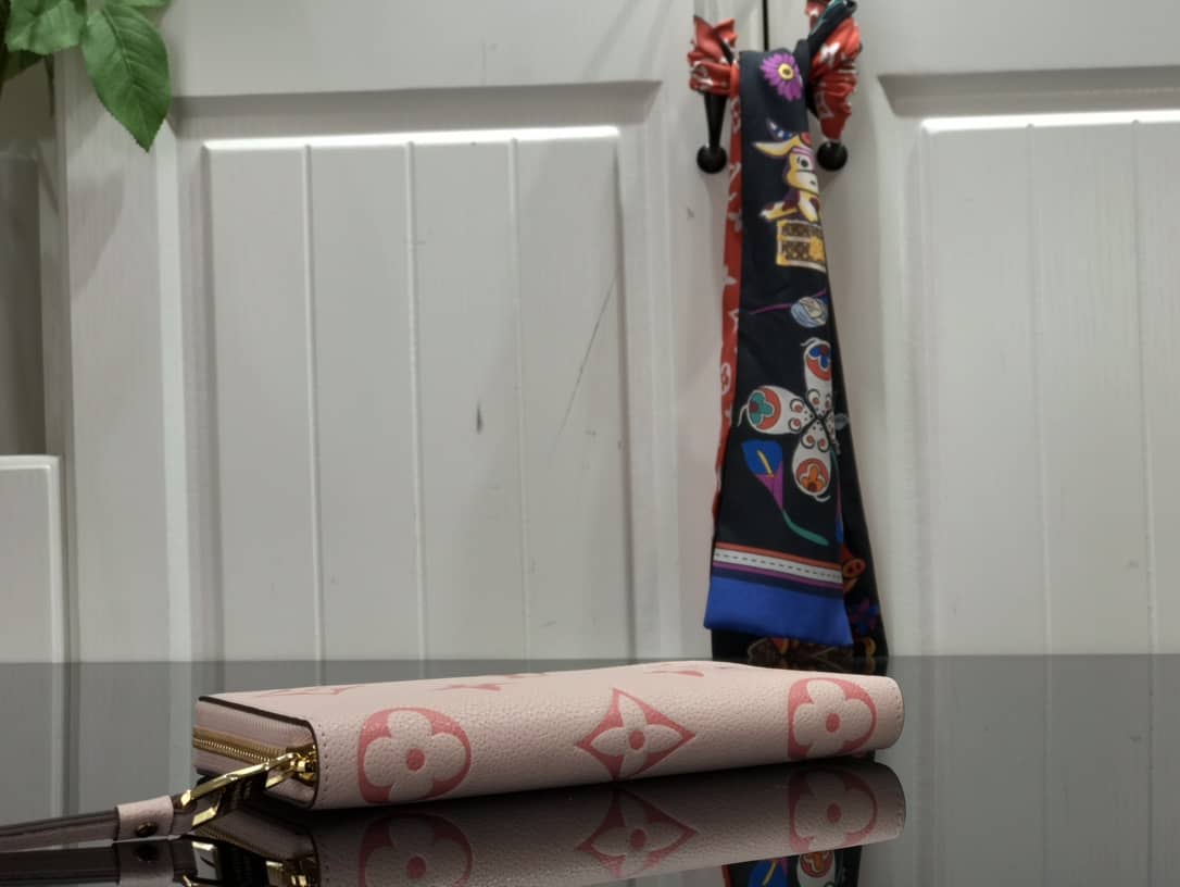 L0vis Vvtt0n Gradient Monogram Leather Zippy Wallet Replica Pink M80402