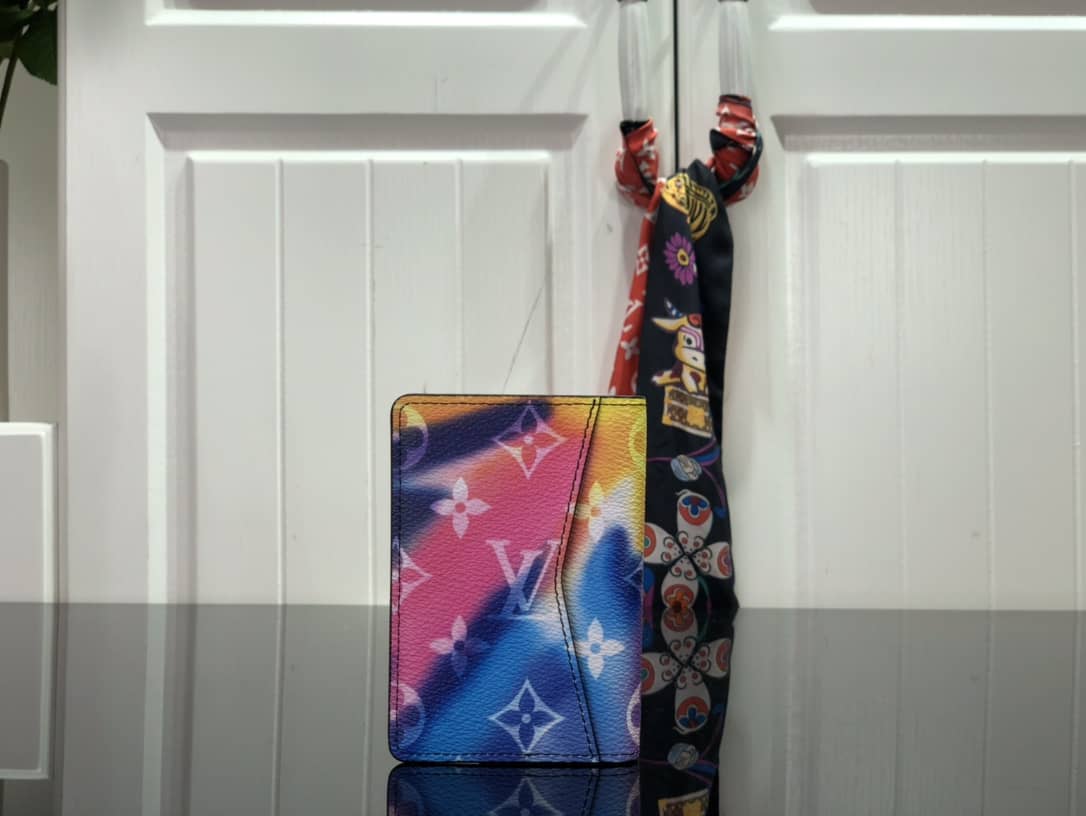 Fake L0vis Vvtt0n Fashion Wallet On Sale