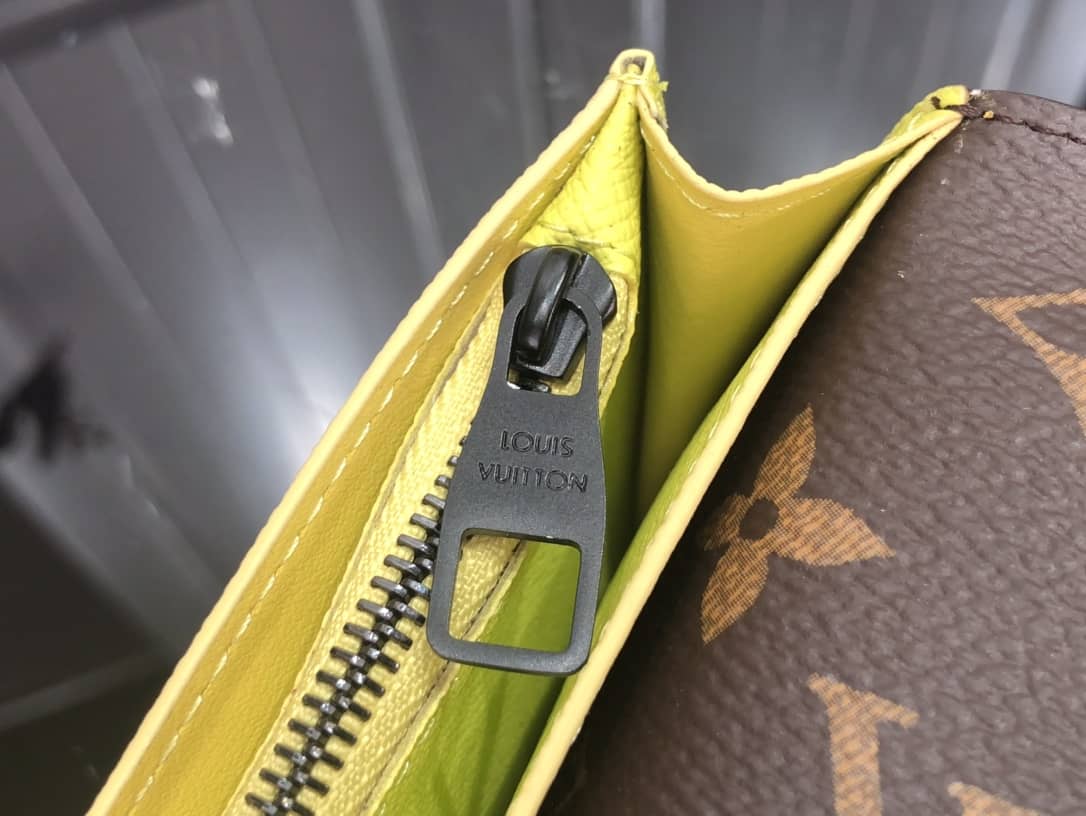 L0vis Vvtt0n Monogram Long Leather Brazza Wallet Replica Yellow M80790