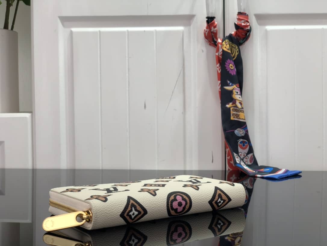 L0vis Vvtt0n Around Monogram Zippy Wallet Replica White M80683