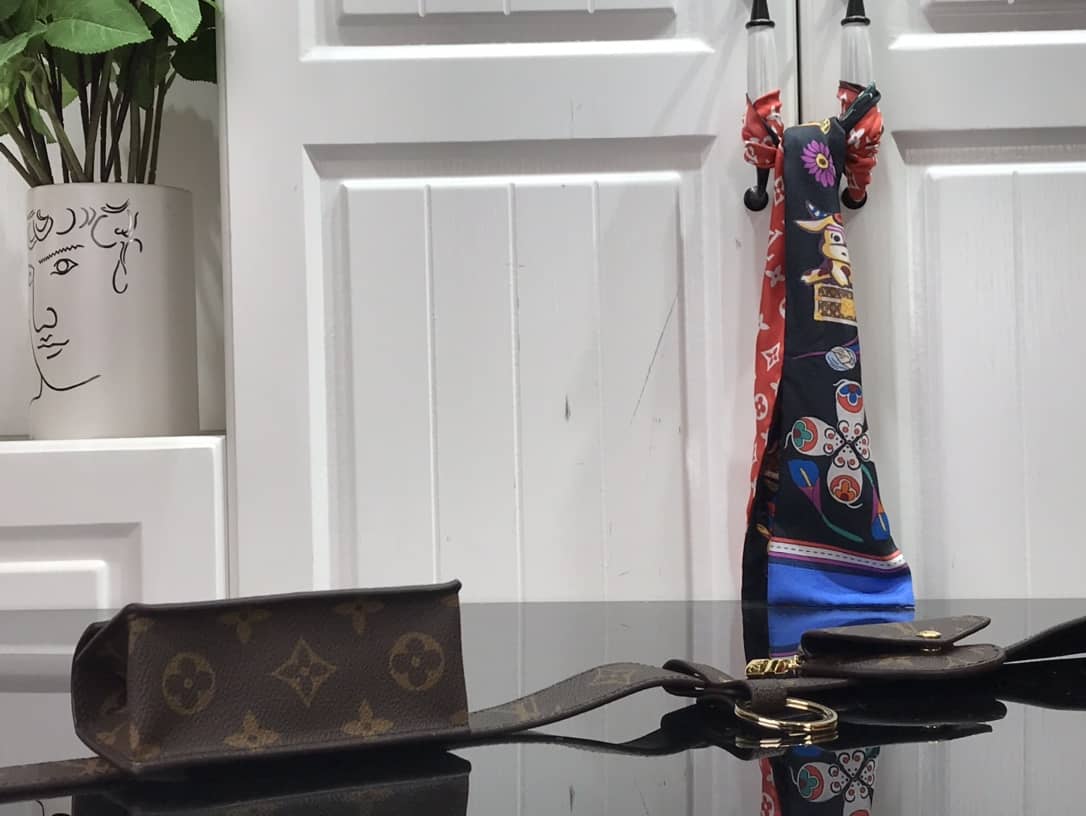 L0vis Vvtt0n Escale Daily Multi Pocket 30mm Belt Yellow Replica M0253Y