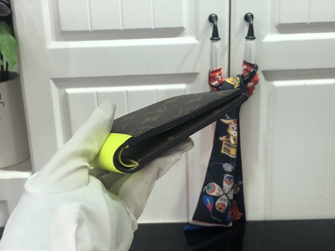 L0vis Vvtt0n Monogram Multiple Bifold Wallet Replica Yellow M80781