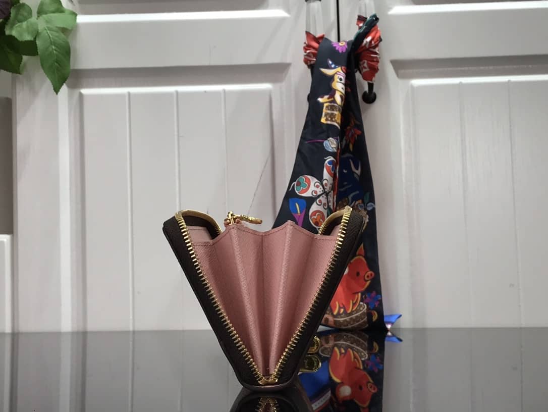 L0vis Vvtt0n Monogram Zippy Wallet Christmas Animation 2020 Replica M69753