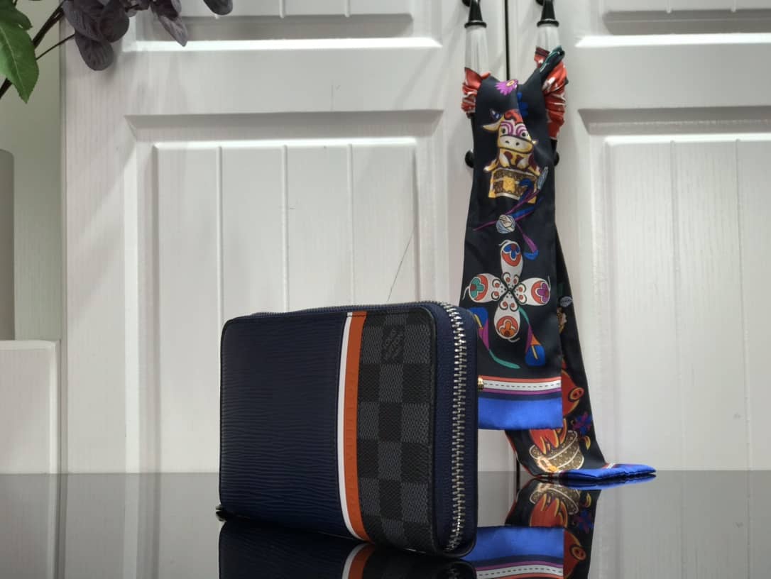 L0vis Vvtt0n Replica Long Zipper Wallet Classic Monogram Pattern Red M56829