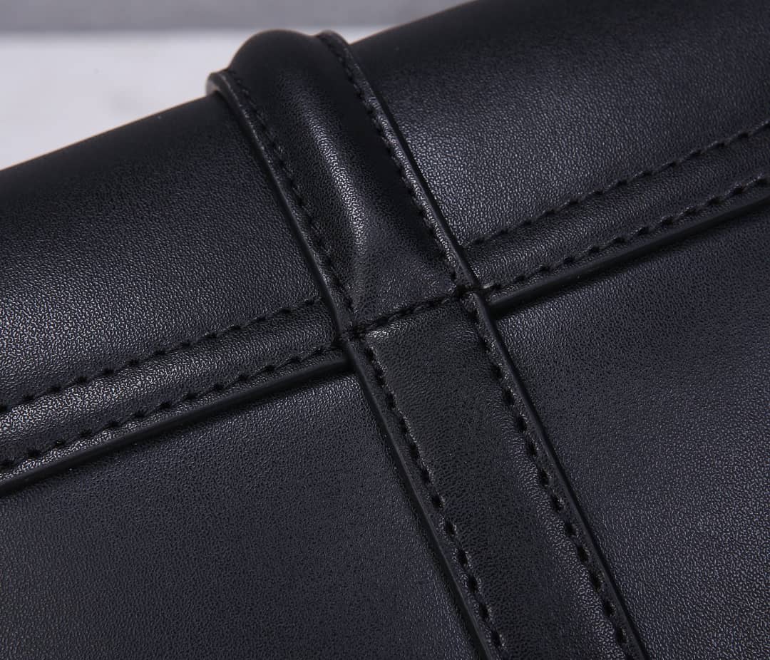 Ce1i*e Small Besace 16 Cowhide Replica Saddle Bag