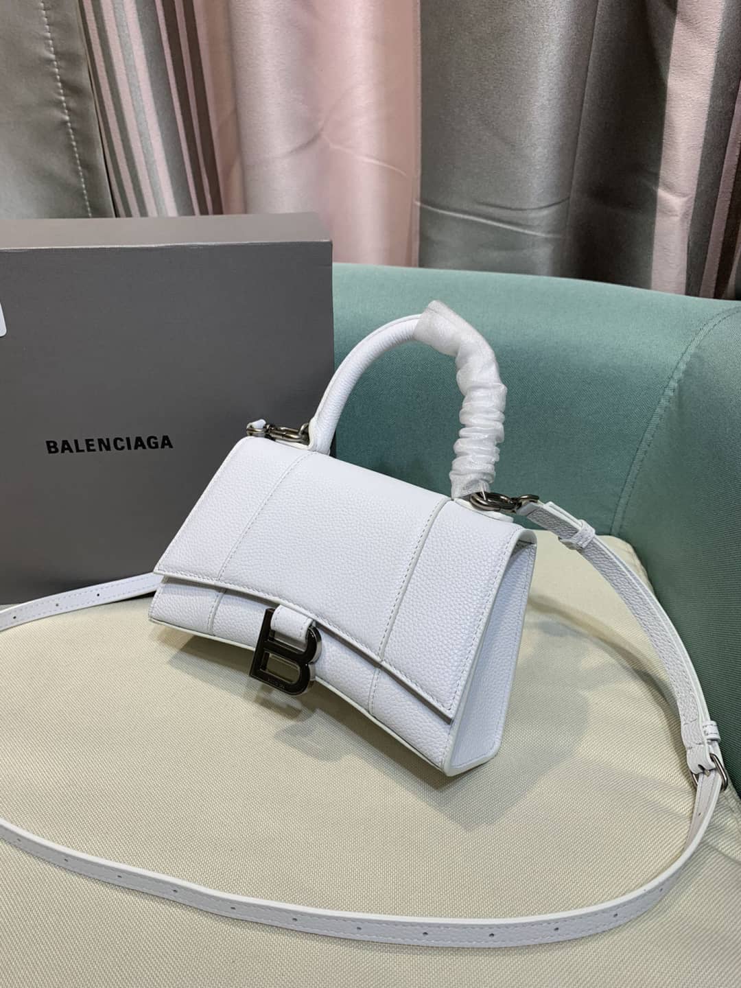 Ba1en*iaga Hourglass Leather Top Handle Replica Bag