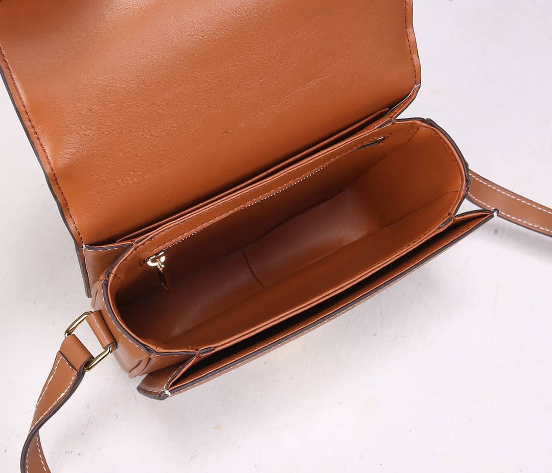 Ce1i*e Small Besace 16 Cowhide Replica Saddle Bag