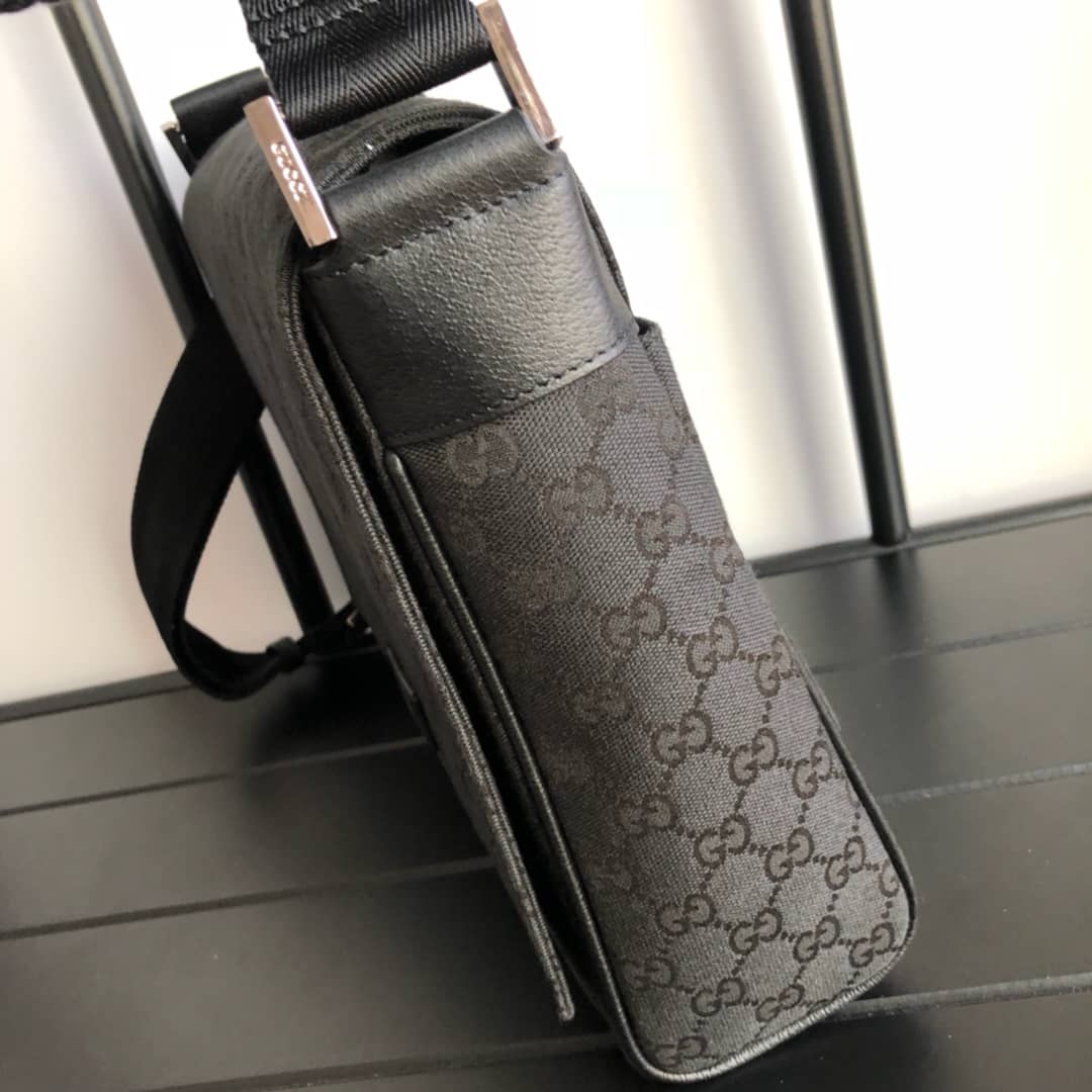 Gvc*1 GG Canvas Messenger Bag Replica Black 146236