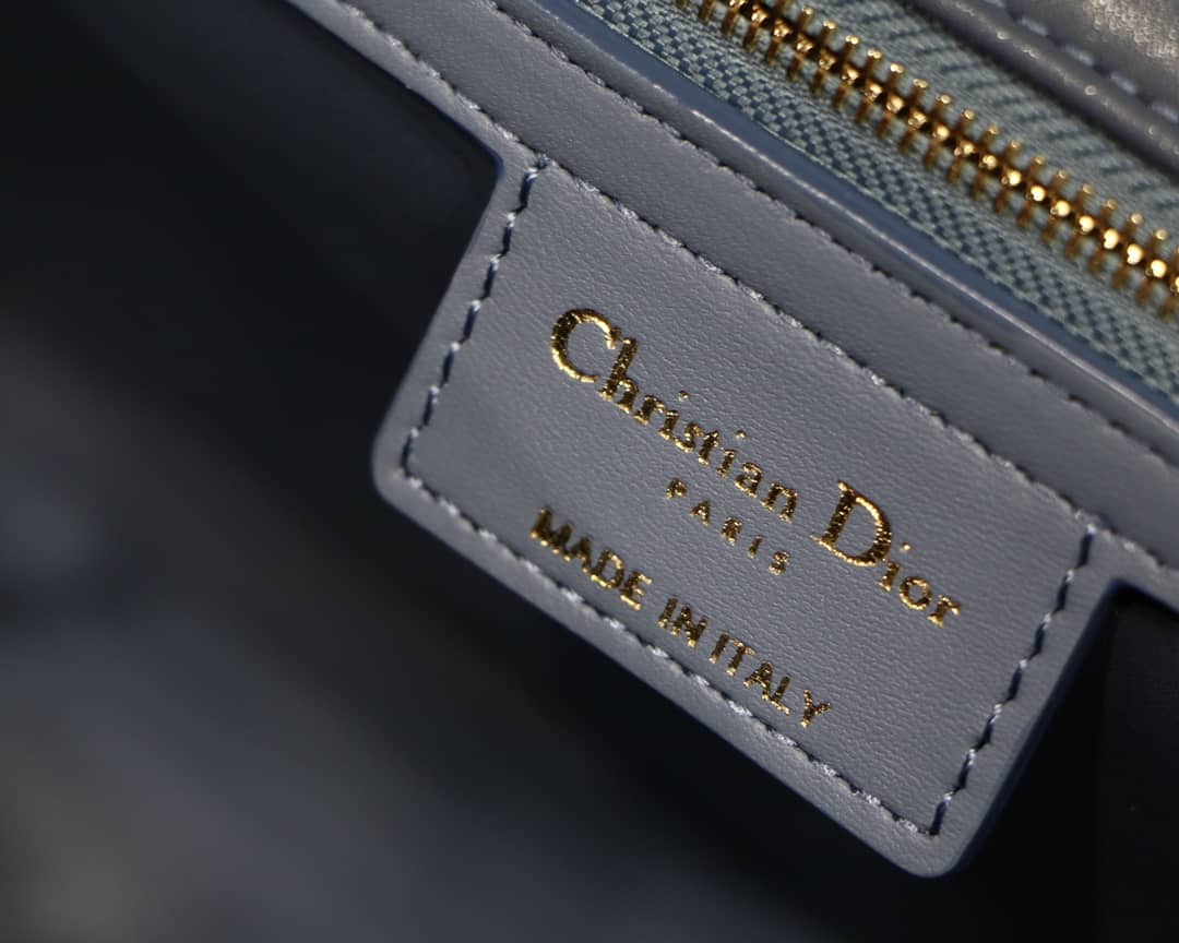 Chr1st1an D10r Caro Replica Bag