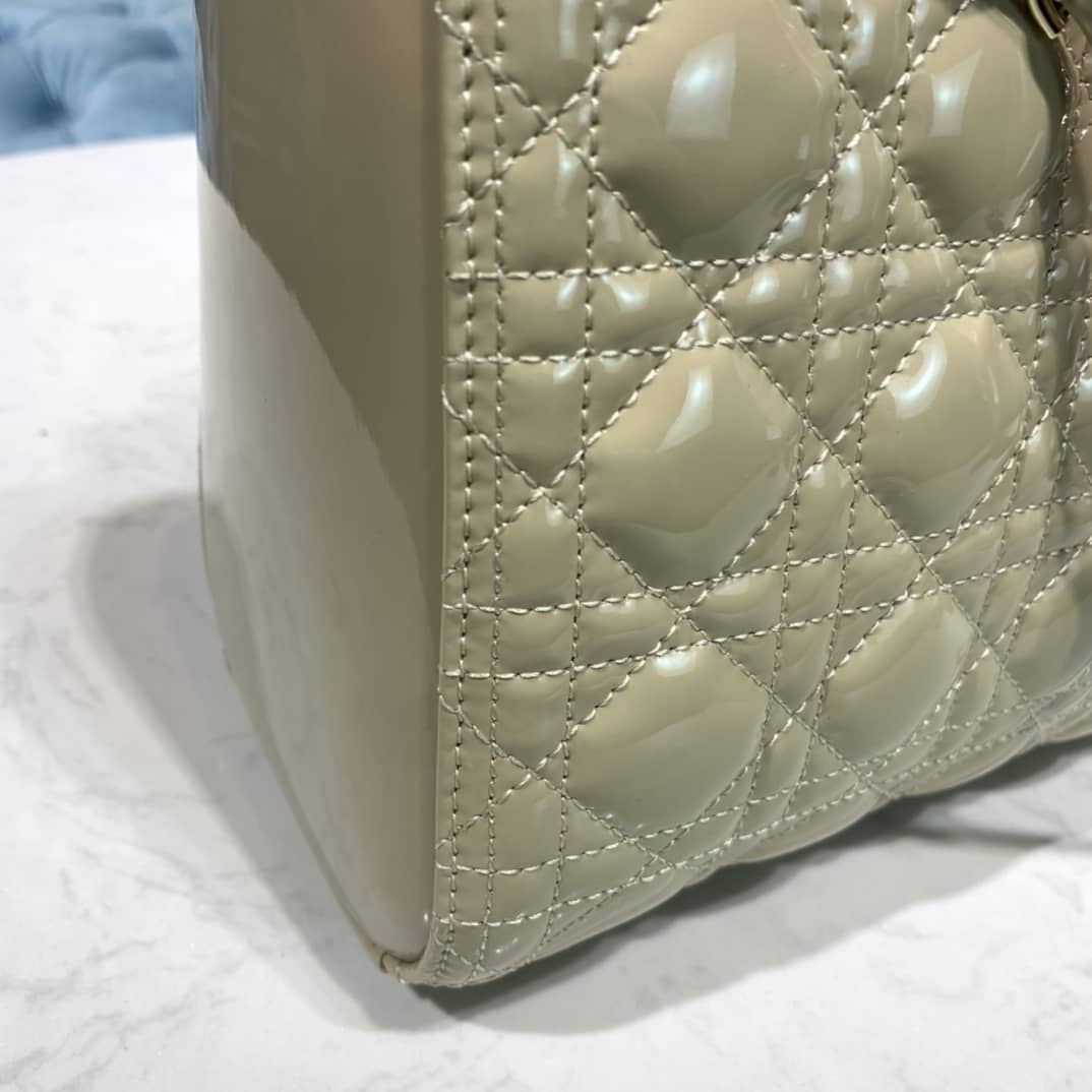 Chr1st1an D10r Lady D10r 24CM Replica Bag