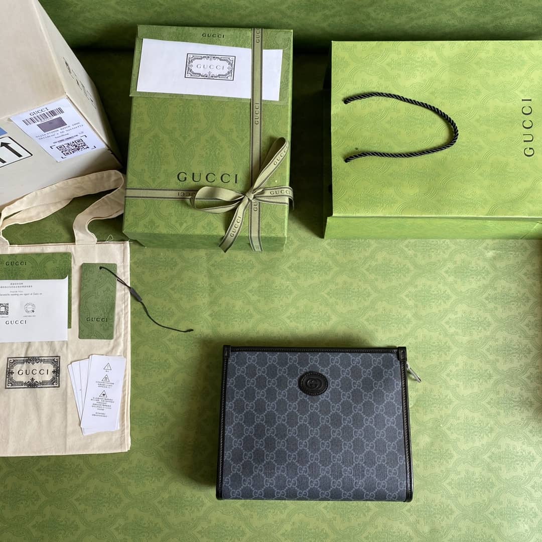 Gvc*1 Interlocking G Beauty Case Replica 672956