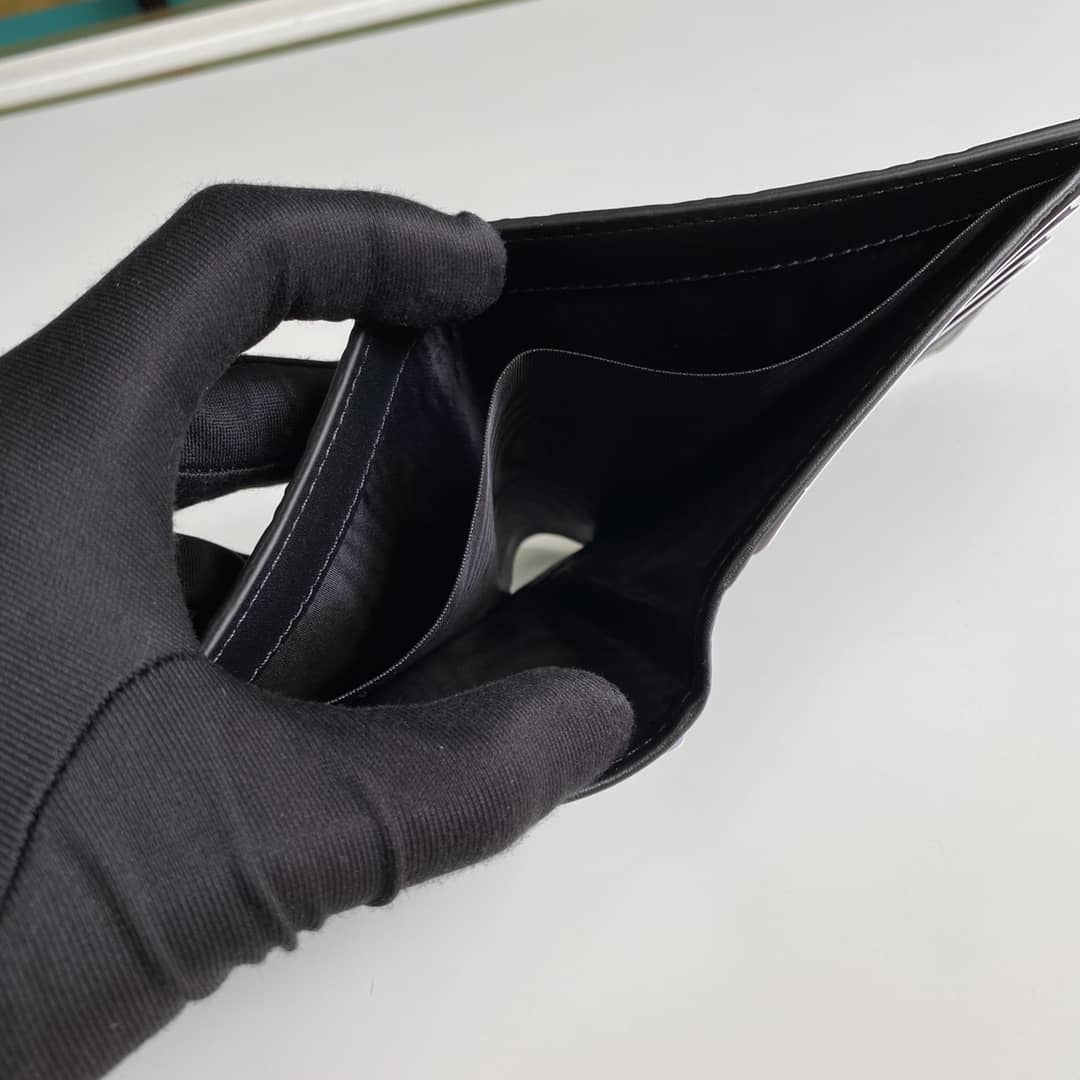 Gvc*1 Mens Signature Leather Bi-fold Wallet Black Replica 365466