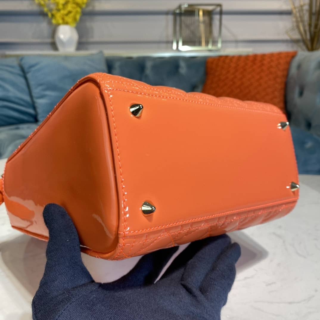 Chr1st1an D10r Lady D10r 24CM Replica Bag