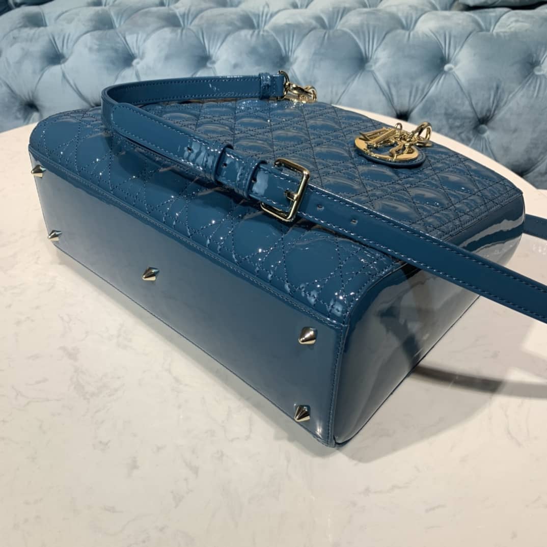 Chr1st1an D10r Lady D10r 32CM Replica Bag