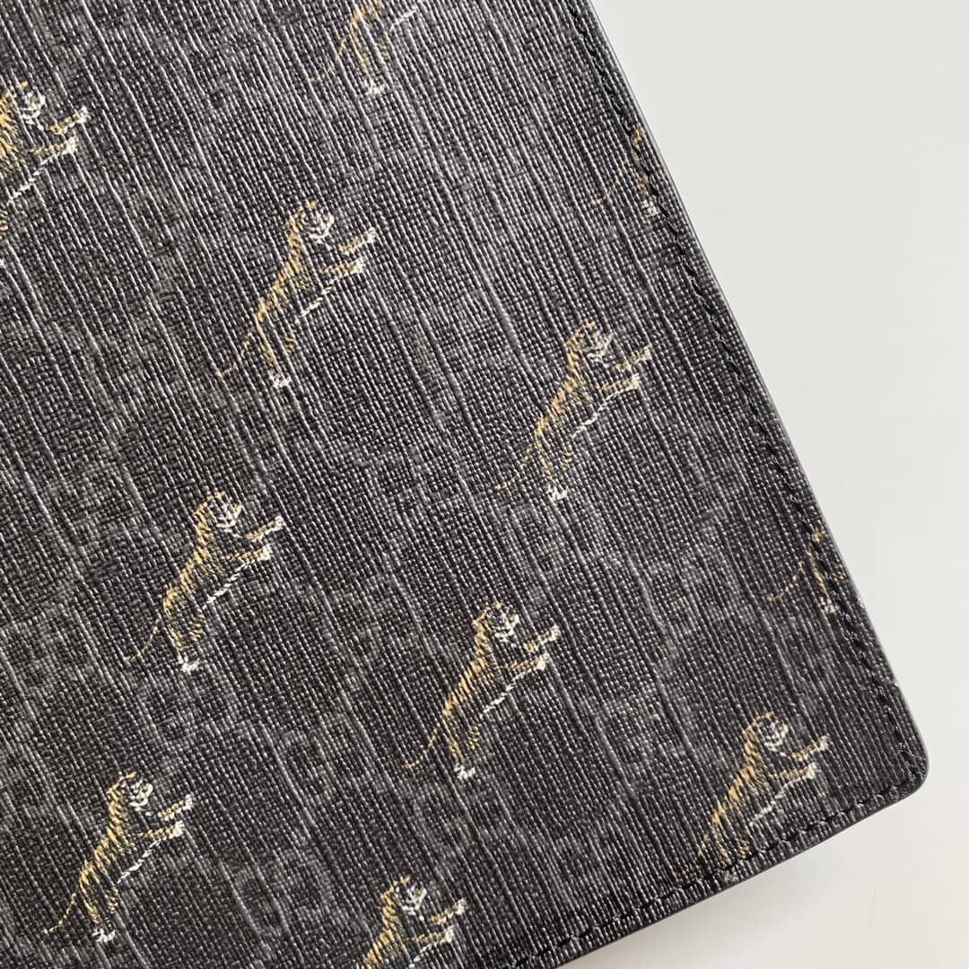 Gvc*1 GG Svp*me Tiger Print Wristlet Pouch Replica 575136