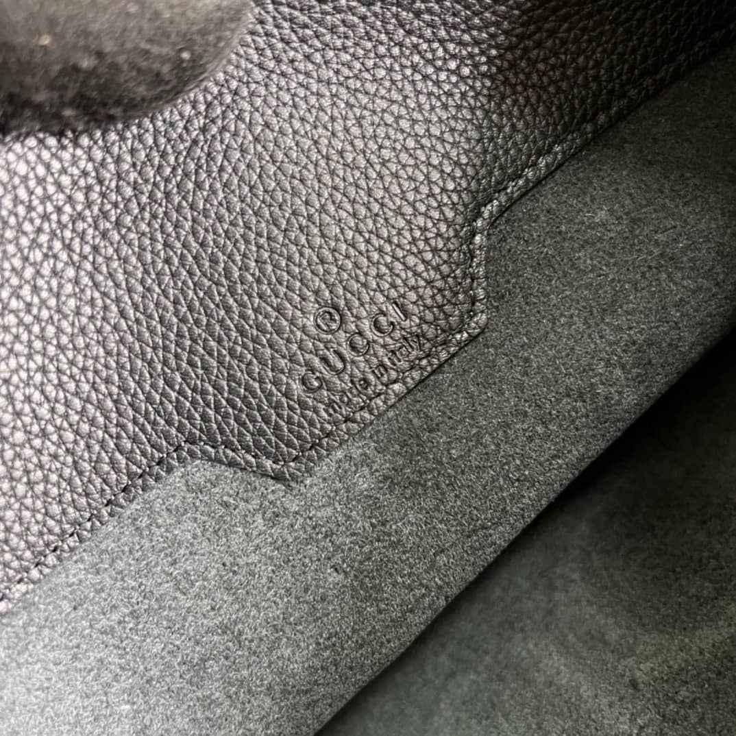 Gvc*1 Calfskin Matelasse Small GG Marmont Chain 681200 Replica Clutch