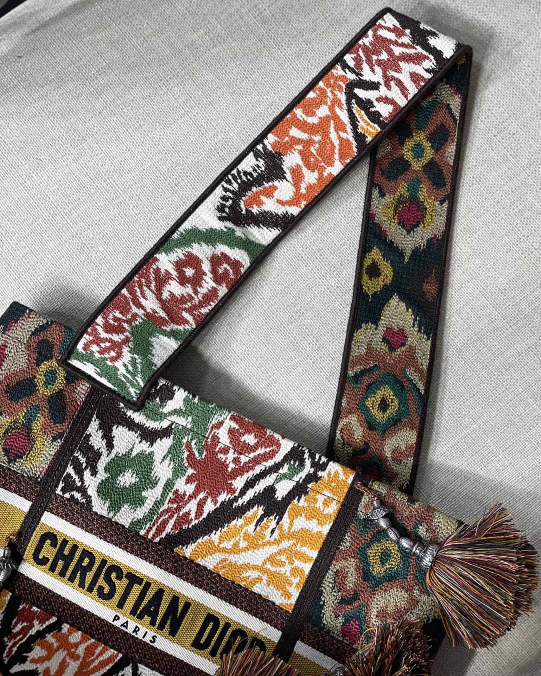 Chr1st1an D10r CD Bubble Embroidered Replica Bucket Bag