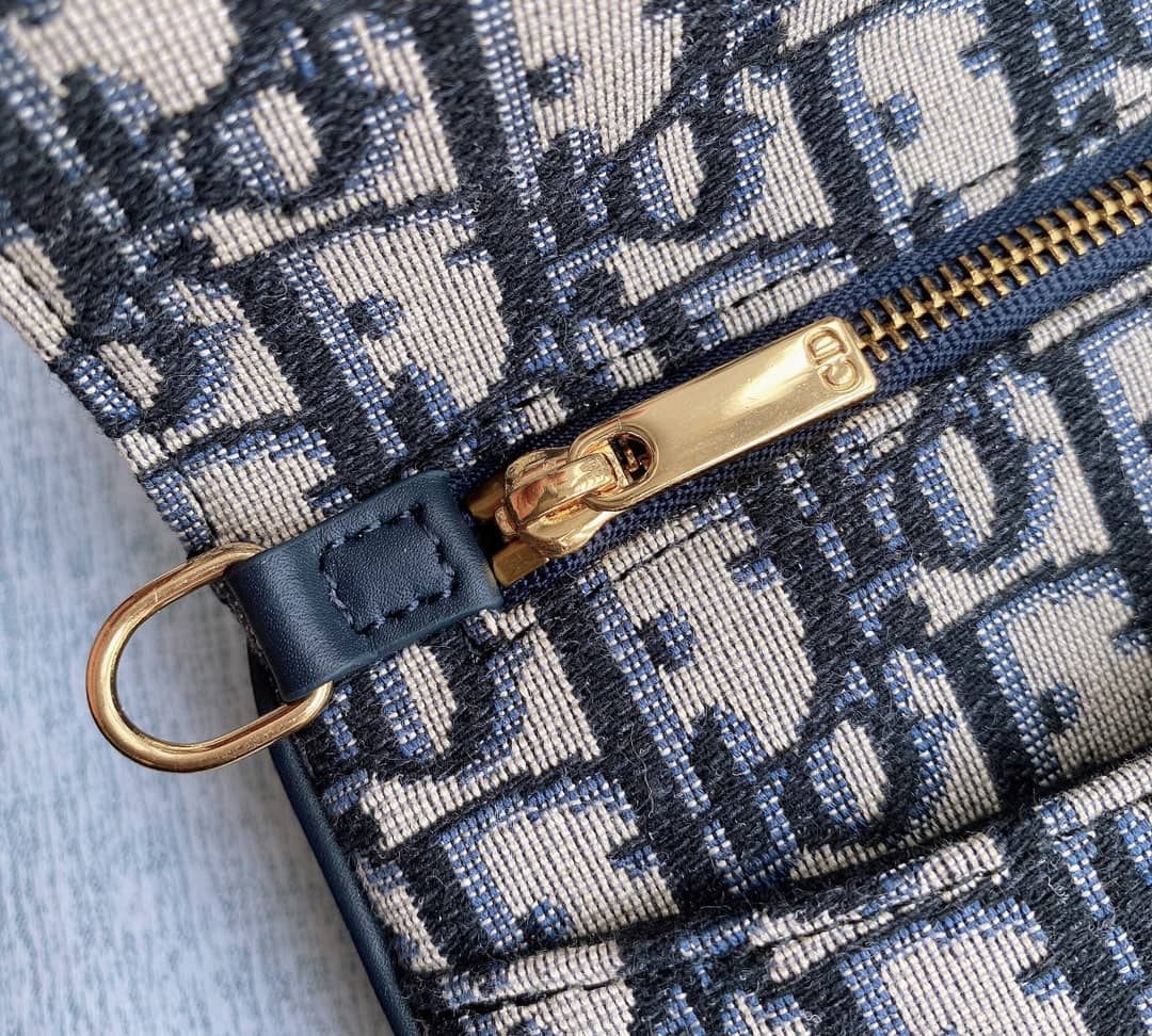 Chr1st1an D10r Replica Clutch