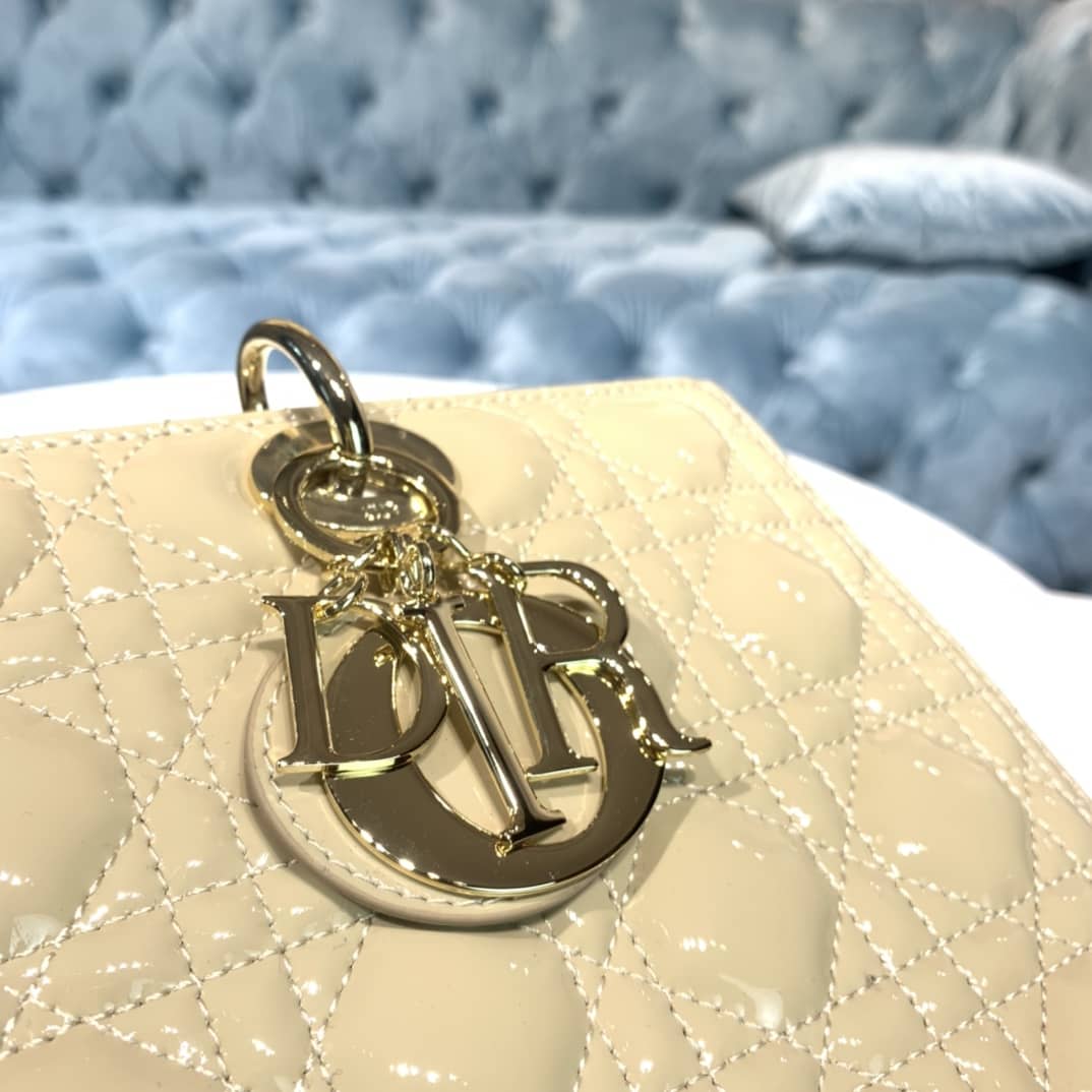 Chr1st1an D10r Lady D10r 32CM Replica Bag