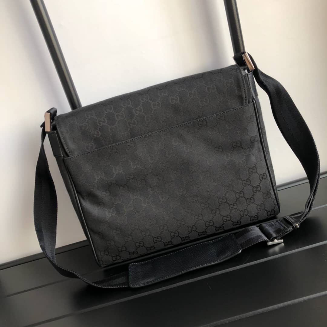 Gvc*1 GG Canvas Messenger Bag Replica Black 146236