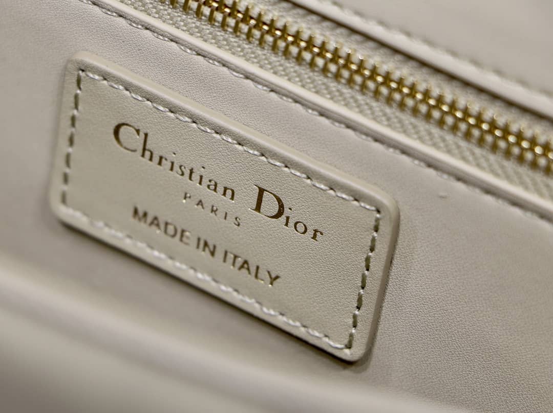 Chr1st1an D10r Montaigne Replica Bag