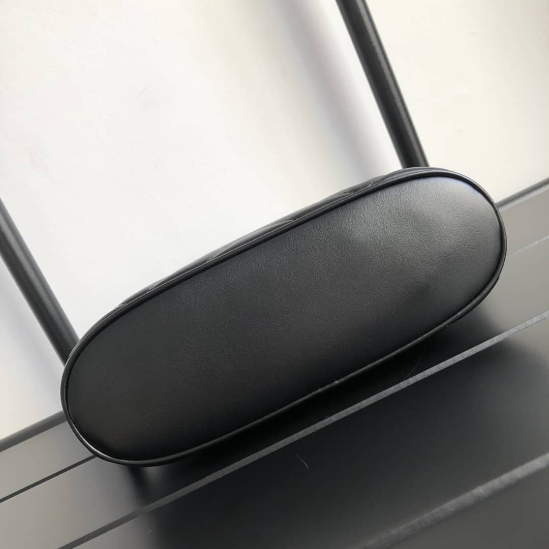 Gvc*1 GG Marmont Quilted Vanity Bag Replica Black 625690