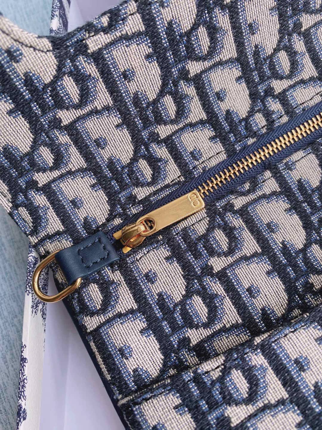 Chr1st1an D10r Replica Clutch