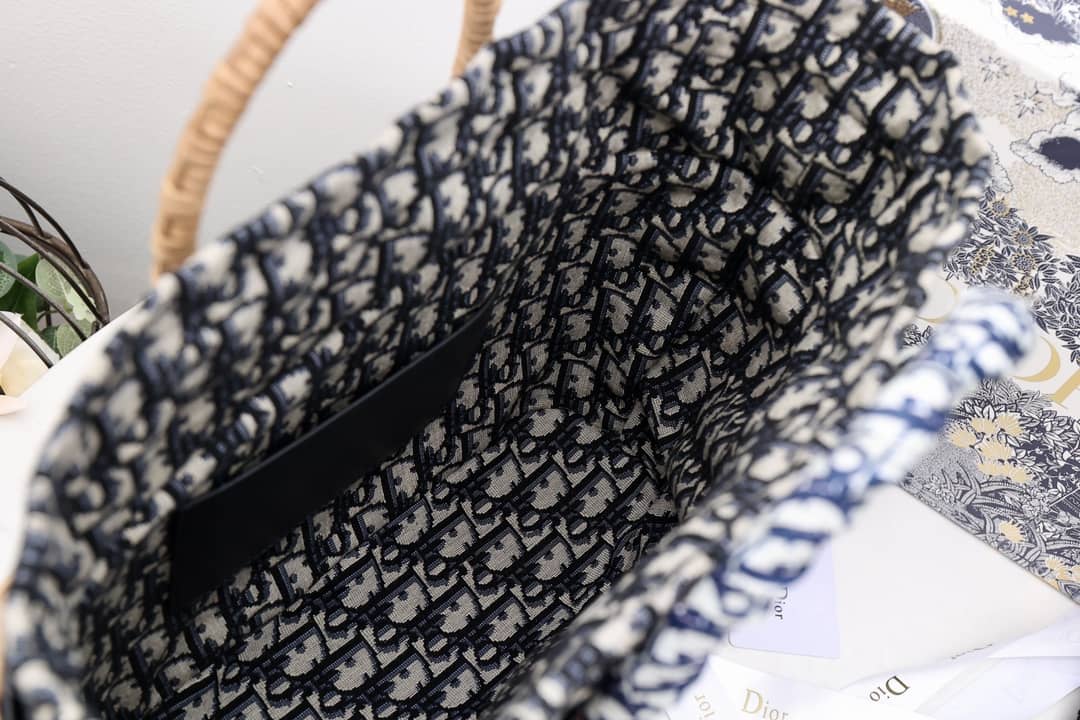 Chr1st1an D10r Wicker Bucket Bagblue Oblique