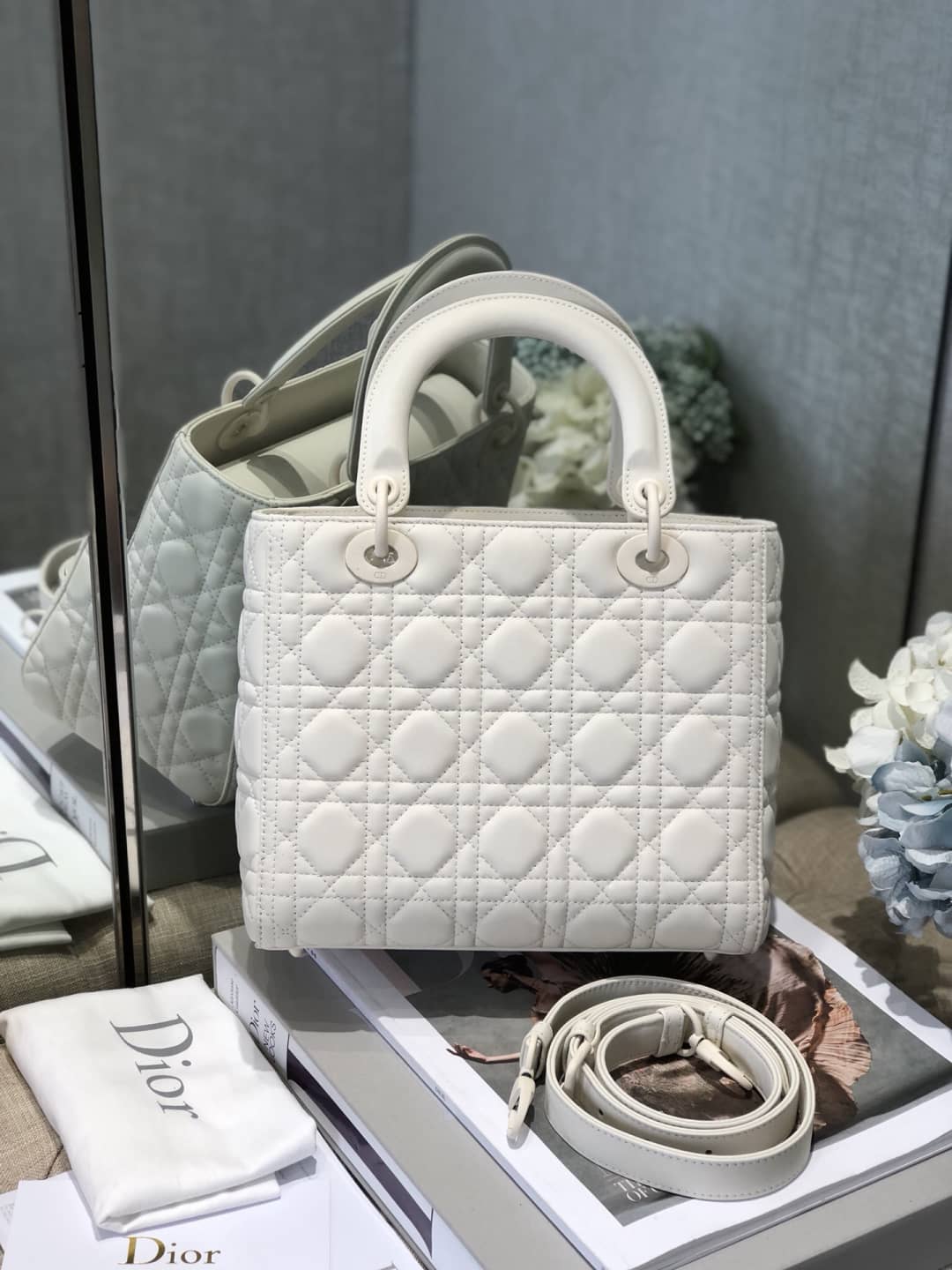 Chr1st1an D10r Lady D10r 24CM Replica Bag